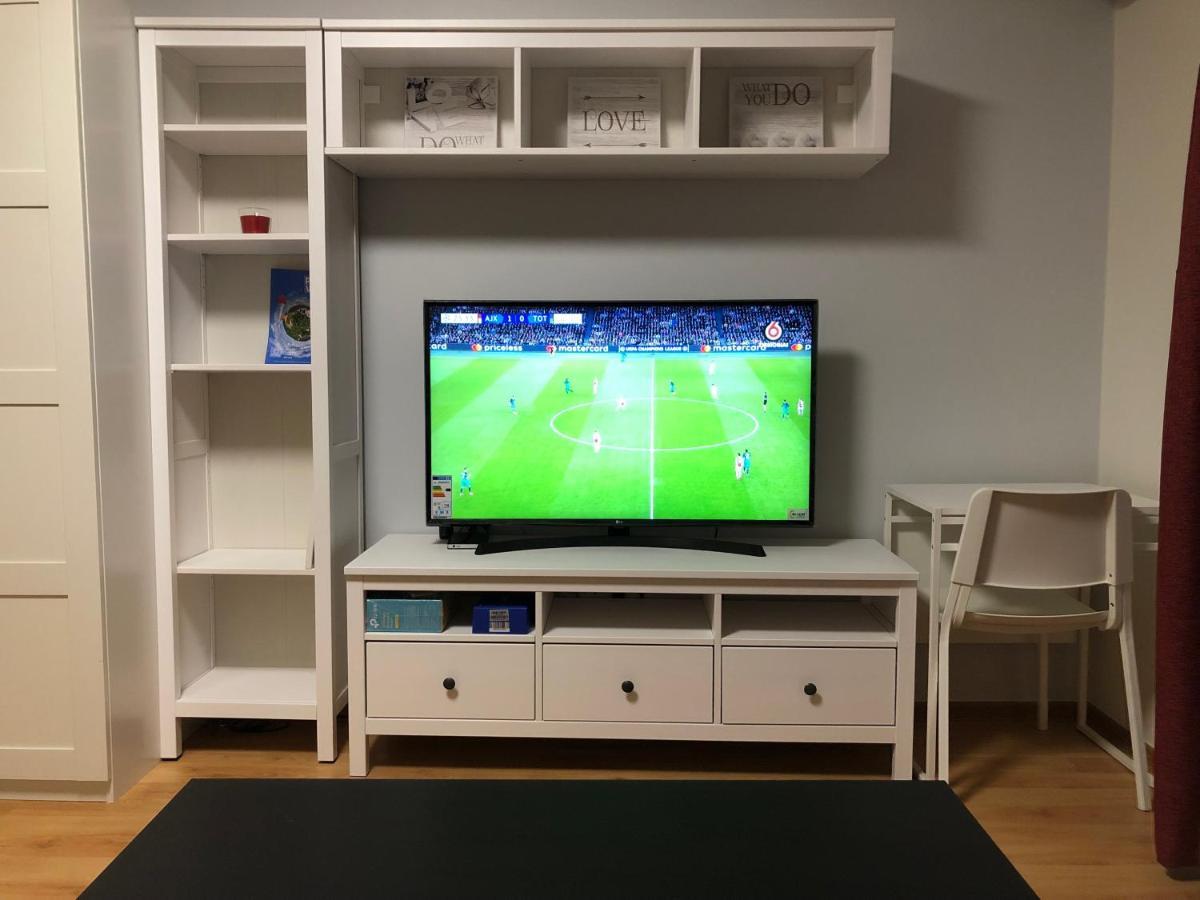 Your Home - Central Studio Apartment, Balcony, Parking & Self Check-In Vilnius Luaran gambar